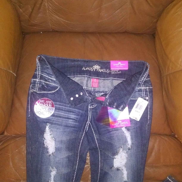 Almost Famous - Picture 7 of 7